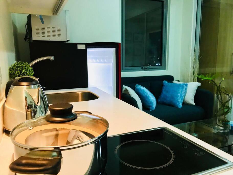 Acqua Private Residence Livingstone Tower Condo Unit With Free Wifi Manilla Buitenkant foto