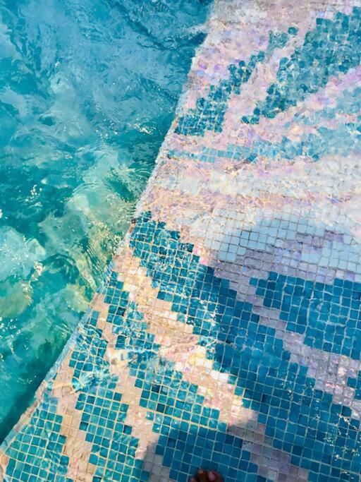 Acqua Private Residence Livingstone Tower Condo Unit With Free Wifi Manilla Buitenkant foto