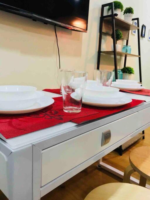 Acqua Private Residence Livingstone Tower Condo Unit With Free Wifi Manilla Buitenkant foto