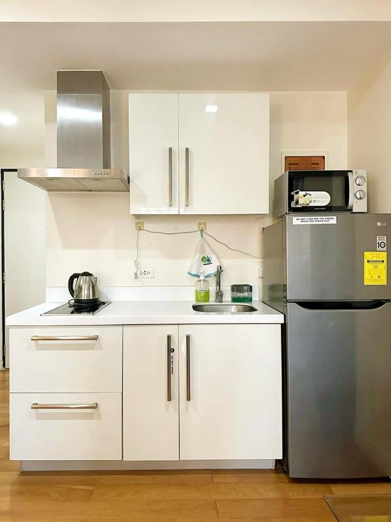 Acqua Private Residence Livingstone Tower Condo Unit With Free Wifi Manilla Buitenkant foto